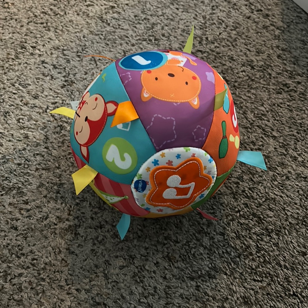 VTech Lil’ Critters Roll & Discover Ball